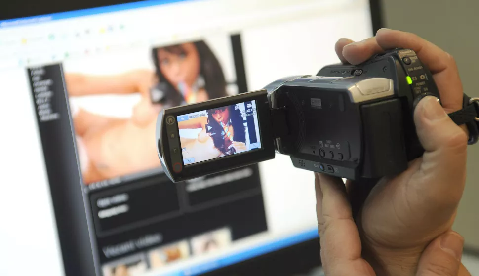 RIJEKA,25.02.2011.NOVOSTIILUSTRACIJA KAMERA, SEKS, PEDOFILIJA, RAČUNALO,SNIMANJE..SNIMIO SERGEJ DRECHSLER