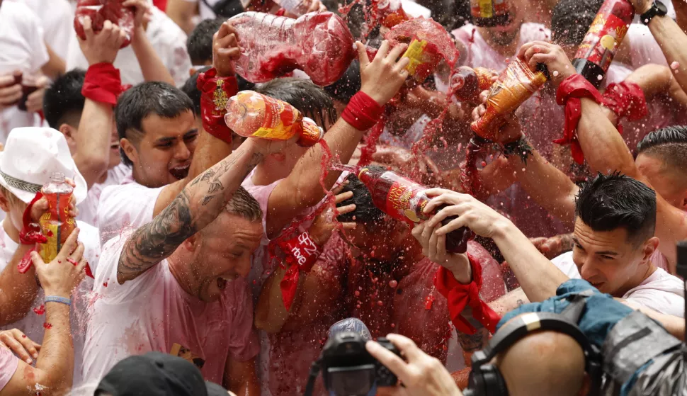 epa12219622 People celebrate the start of the San Fermin festivities prior to the Chupinazo in Pamplona, Spain, 06 July 2025. EPA/Daniel Fernandez