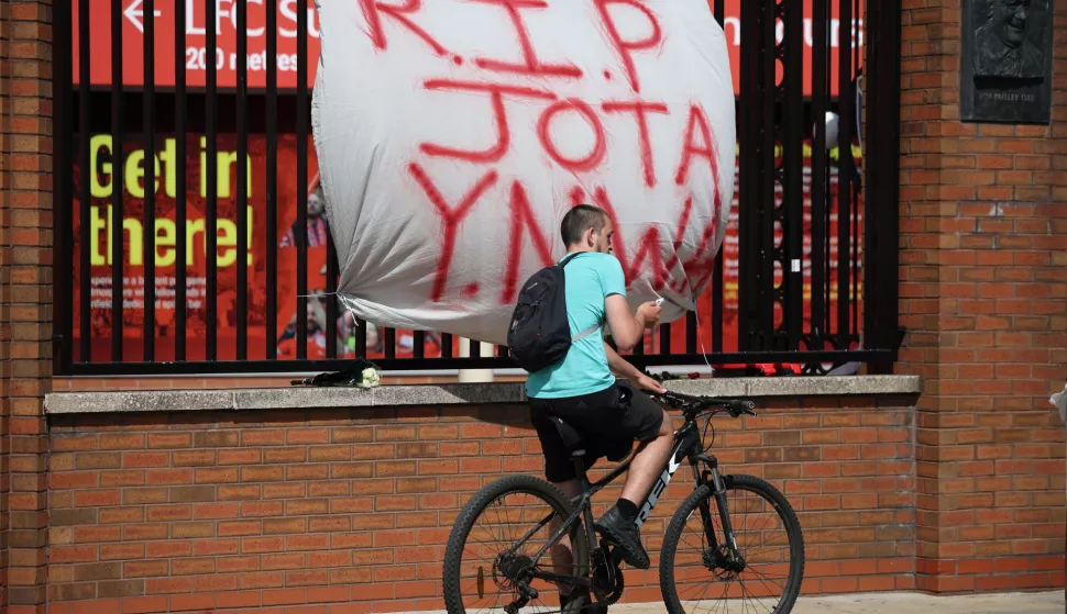 epa12213487 A cyclist passes a tribute to soccer player Diogo Jota at Anfield, the home of Liverpool FC in Liverpool, Britain 03 July 2025. Jota died in a car accident in Spain together with his brother Andre Silva on 03 July 2025. EPA/ADAM VAUGHAN