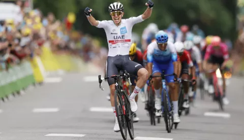 epa10057238 Slovenian rider Tadej Pogacar of UAE Team Emirates celebrates as he crosses the finish line to win the 6th stage of the Tour de France 2022 over 219.9km from Binche to Longwy, France, 07 July 2022. EPA/YOAN VALAT