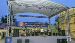 Bizovac, uređivanje pozornice za Bizovačke ljetne večeri,srpanj 2018.