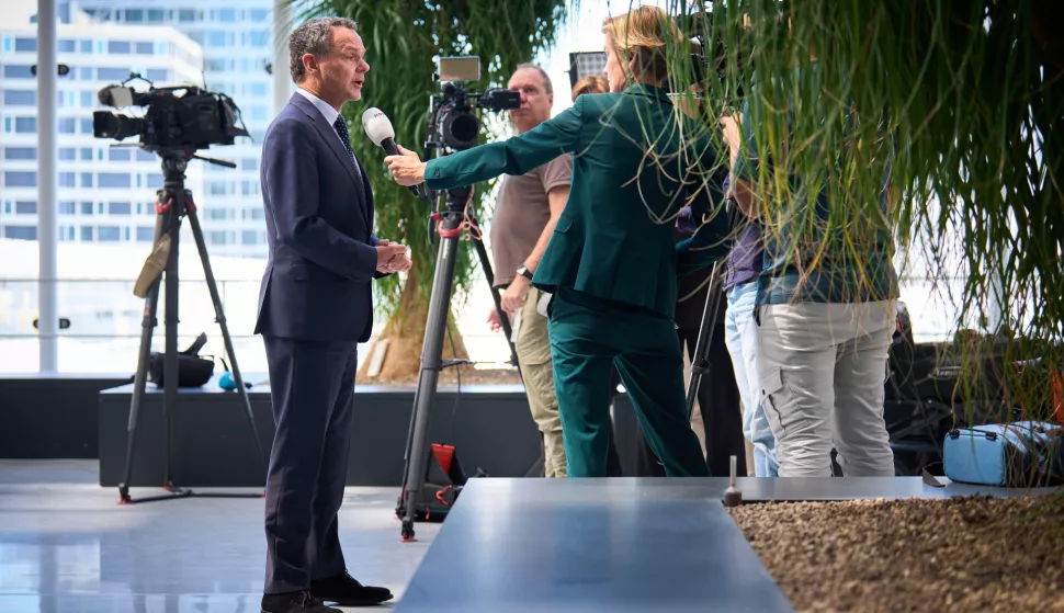 epa12226488 Dutch Foreign Minister Caspar Veldkamp (L) speaks to the media after a ruling in Strasbourg, France, by the European Court of Human Rights (ECHR), The Hague, the Netherlands, 09 July 2025. The ECHR in Strasbourg, France, delivered two rulings against Russia on 09 July. The court stated in the first ruling that Russia violated international law during the conflict in Ukraine. The ECHR also ruled that Russia was responsible for the downing of flight MH17 and, in doing so, violated human rights. EPA/PHIL NIJHUIS