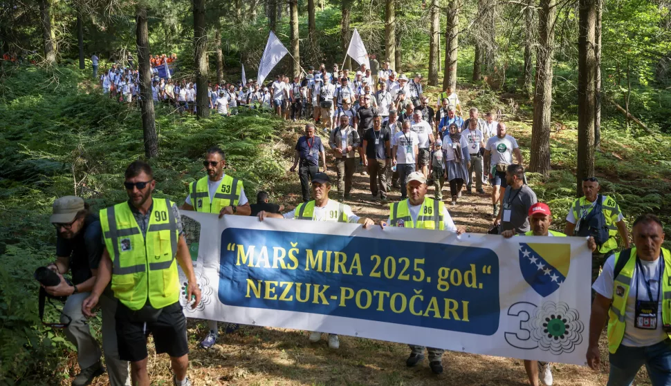 08.07.2025., Nezuk, Bosna i Hercegovina - Vise od 6.600 osoba jutros je iz Nezuka krenulo prema Potocarima, a u naredna dva i po dana ce prepjesaciti okvirno 100 kilometara u znak sjecanja na zrtve genocida u Srebrenici. Photo: Armin Durgut/PIXSELL