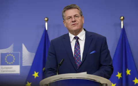 epa10373615 EU Commission Vice President Maros Sefcovic gives a press briefing on the movement of veterinary medicines from Great Britain to Northern Ireland, Cyprus, Ireland and Malta, in Brussels, Belgium, 19 December 2022. EPA/OLIVIER HOSLET