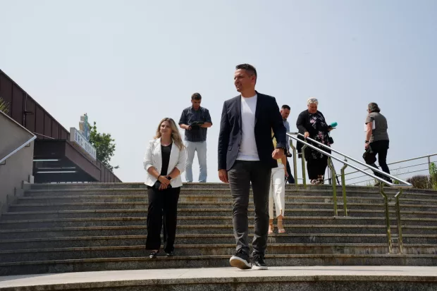 Sisak, 11.06.2025. - Otvoreni gradski bazeni Caprag u Sisku u subotu 14. lipnja otvorit će vrata za građane u 10 sati. U priopćenju za javnost iz gradske uprave najavljuju kako će prvi dan kupanja biti besplatan za sve, a cijena ulaznica ostaje jednaka kao i pro&scaron;le sezone. Na fotografiji Domagoj Orlić. foto HINA/ Nikola BLAŽEKOVIĆ/ tm