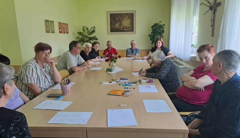 ĐAKOVO - "Medijski kompas" opismenjavao osobe treće životne dobi 2025.