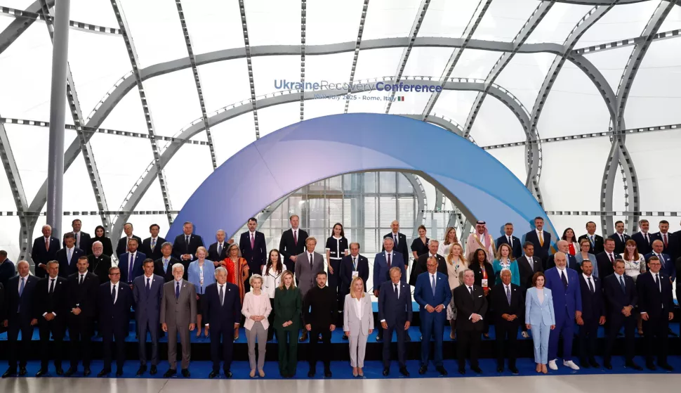 epa12228693 Italian Prime Minister Giorgia Meloni (C), Ukrainian President Volodymyr Zelensky (C-L), Ukrainian First Lady Olena Zelenska (9-L), European Commission President Ursula von der Leyen (8-L) and participants pose for a family photo during the Ukraine Recovery Conference (URC) in Rome, Italy, 10 July 2025. EPA/VINCENZO LIVIERI