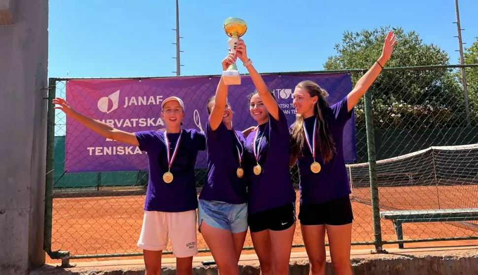 OLIMPIJA PRVAKINJE PRVE LIGEUSTUPLJENA FOTOGRAFIJA