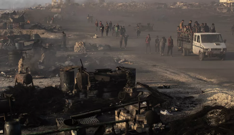 epa12213700 Palestinians head to gather to receive humanitarian aid to be delivered through the Netzarim Corridor in the central Gaza Strip, passing by a makeshift solar production point on Al-Rashid Street in western Gaza City, 03 July, 2025. EPA/HAITHAM IMAD