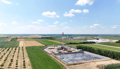 ZAGREB, 11. srpnja 2025. (Hina) - Započelo je istraživanje geotermalnog potencijala na bušotini Osijek GT-1 (OsGT-1), drugoj po redu u sklopu projekta "Priprema i istraživanje geotermalnog potencijala u kontekstu centraliziranog grijanja", priopćila je u petak Agencija za ugljikovodike. 