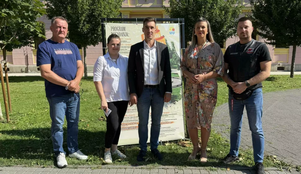 VINKOVCIGrad Vinkovci je, uz udruge, društva i institucije, priredio raznovrstan i bogat osmodnevni program za nadolazeći Dan grada Vinkovaca i blagdan zaštitnika, sv. Ilije, koji je predstavljen u središnjem vinkovačkom parku, na Trgu bana Šokčevića.2025.