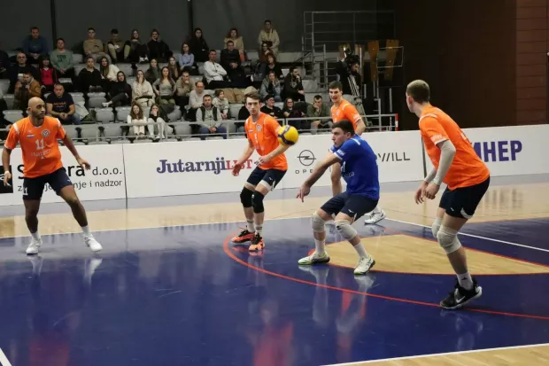 Gavrančić na kormilu, Tino produžio, Jakovac se vratio