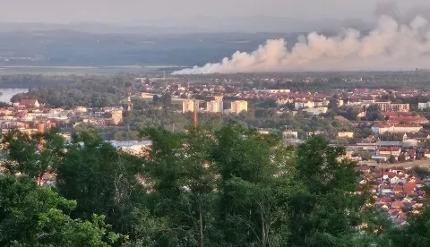 SLAVONSKI BROD - Požar koji je izbio na deponiju u Bosanskom Brodu u petak je ozbiljno ugrozio Slavonski Brod i okolne općine4. 7. 2025.