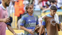 epa12209194 Luka Modric (C) of Real Madrid walking off the pitch at halftime during the FIFA Club World Cup 2025 match between Real Madrid CF and Juventus FC, at Hard Rock Stadium in Miami, Florida, USA, 01 July 2025. EPA/CRISTOBAL HERRERA-ULASHKEVICH