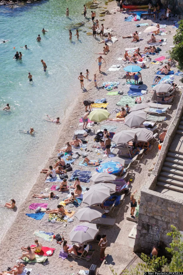 29.6.2025. Rijeka - Kupanje i suncanje na plazi Sablicevo na Pelinama Photo: Nel Pavletic/PIXSELL