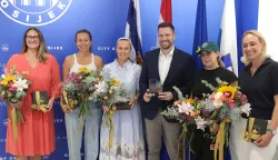 Osijek, 14. 07. 2025., Kuhačeva 9, Ivan Radić, tenisačice, posjet gradonačelniku, Mary Pierce; Iva Majoli; Martina Higins; Ivan Radić; Marion Bartoli; Donna VekićSNIMIO BRUNO JOBST
