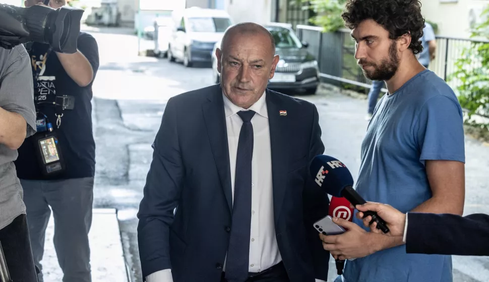 Zagreb, 7.7.2025 - Zajednička sjednica Predsjedništva i Nacionalnog odbora HDZ-a. Na slici Tomo Medved dolazi na sjednicu.Foto Hina/ Dario GRZELJ/ dag