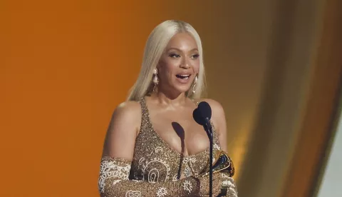 epa11871806 American singer Beyonce (L) accepts the Grammy for Album of the Year with daughter Blue Ivy (R) during the 67th annual Grammy Awards ceremony at Crypto.com Arena in Los Angeles, California, USA, 02 February 2025. EPA/CAROLINE BREHMAN
