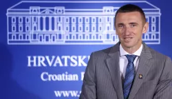 Zagreb, 15.07.2025 - Potpredsjednik Hrvatskog sabora Ivan Penava dao je izjavu za medije o konstituiranju Gradskog vijeća u Vukovaru.foto HINA/ Damir SENČAR/ ds