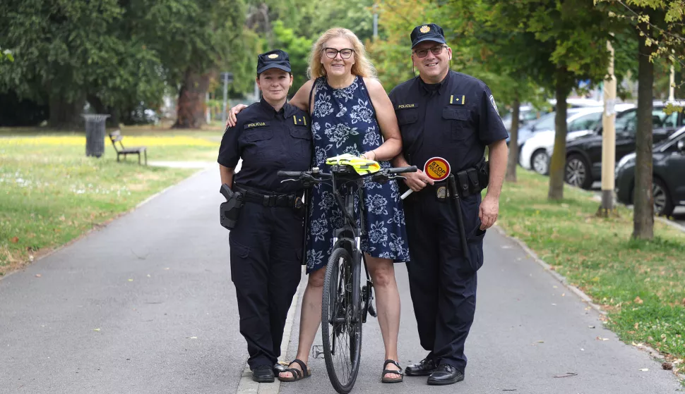 Osijek, 16. 07. 2025., Šetalište P. Preradovića, pješački most, Svjetski dan biciklista, bicikl, biciklisti, MUP, preventivna akcija, edukacija vozača, policijski službenici, Anica Berki - aktivna biciklistica, maratonka, odvozila maratone Dubrovnik - Vukovar, Osijek - Pula, Osijek - Zagreb, Osijek - Beč, Osijek - LuxemburgSNIMIO BRUNO JOBST