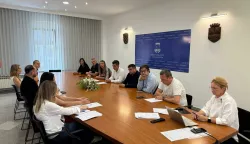 VINKOVCIU Vinkovcima je držana 8. sjednica Koordinacijskog vijeća Urbanog područja Vinkovci, koje obuhvaća gradove Vinkovci i Otok te općine Andrijaševci, Ivankovo, Jarmina, Nijemci, Nuštar, Privlaka, Stari Jankovci, Stari Mikanovci i Vođinci,srpanj 2025.