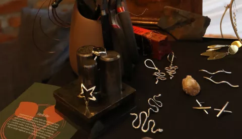 Osijek, 16. 16. 2024, Trica, Rukotvorci se predstavljaju i prodaju svoj nakit i keramiku, sve je unikat i ručni rad.snimio GOJKO MITIĆ