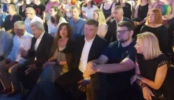 Pula, 19.07.2025 - Predsjednik Republike Zoran Milanovi? i supruga Predsjednika prof. dr. sc. Sanja Musi? Milanovi? prisustvovali su u subotu nave?er sve?anosti obilje?avanja 25. obljetnice Kazali?ta Ulysses. foto HINA/ Daniel SPONZA/ ik