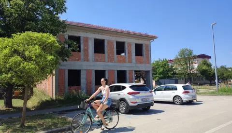 Zgrada Ispostave Zavoda u Županji, u izgradnjisnimila Marija Lešić Omerović