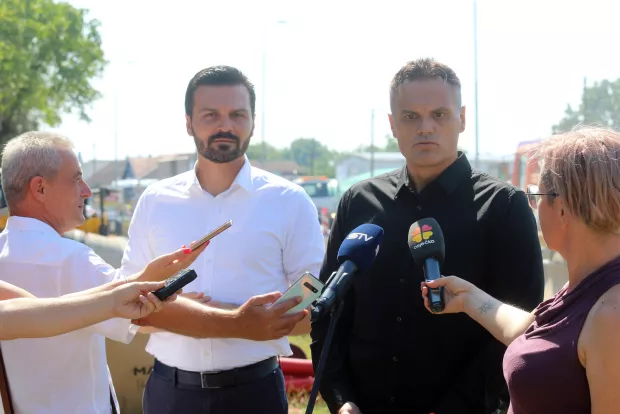 Osijek, 21. 07. 2025, Obilazak radova na rekonstrukciji državne ceste DC417, Martina Divalta i Vukovarske ulice u Osijeku, raskrižje s kružnim tokom. Dragan Vulin i Goran Martinović.snimio GOJKO MITIĆ