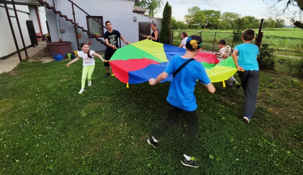 Jedinstveni program podrške udomiteljima i djeci u Osječko-baranjskoj županiji: Umjesto burnouta - predah od brige o udomljenoj djeci