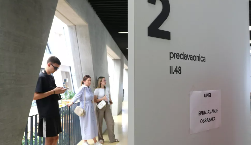 Završio ljetni upisni rok: Najviše prijava zabilježeno na studiju Ekonomija i poslovna ekonomija (670) i studiju Medicina (622)