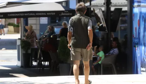 Osijek, 29. 07. 2022, Tema socijalna nejednakost, ljudi s ledja. Socijalna nejednakost, slobdonjak ilustracija.snimio GOJKO MITIĆ