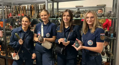 Nuštarske vatrogaskinje predstavljale RHna skupu u Parizu