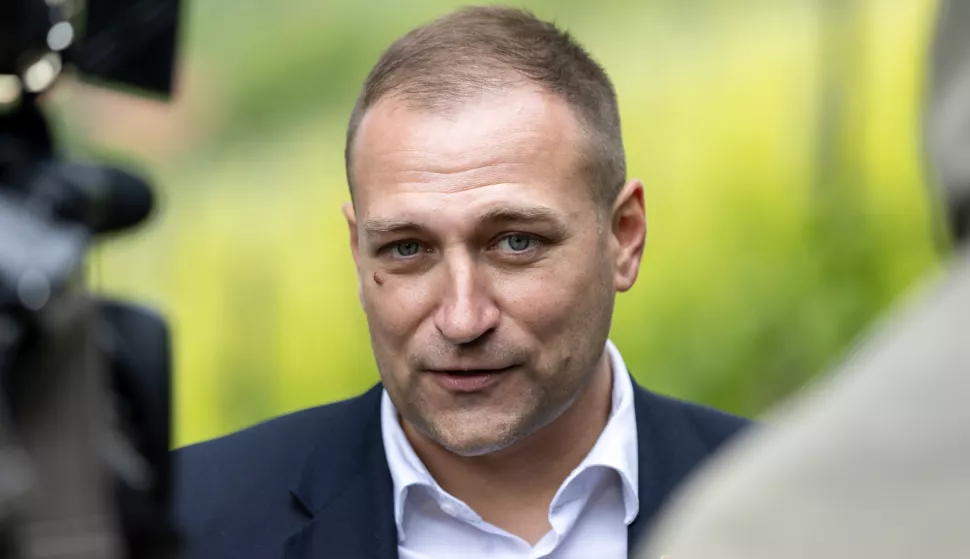 Jastrebarsko, 23.05.2025 - Potpredsjednik Vlade i ministar poljoprivrede, šumarstva i ribarstva David Vlajčić će s povjerenikom Europske komisije za poljoprivredu i hranu Christopheom Hansenom i voditeljicom Predstavništva Europske komisije u Hrvatskoj Zrinkom Ujević posjetiti vinariju Griffin. Na slici David Vlajčić dao je izjavu za medije.foto HINA/ Damir SENČAR/ ds