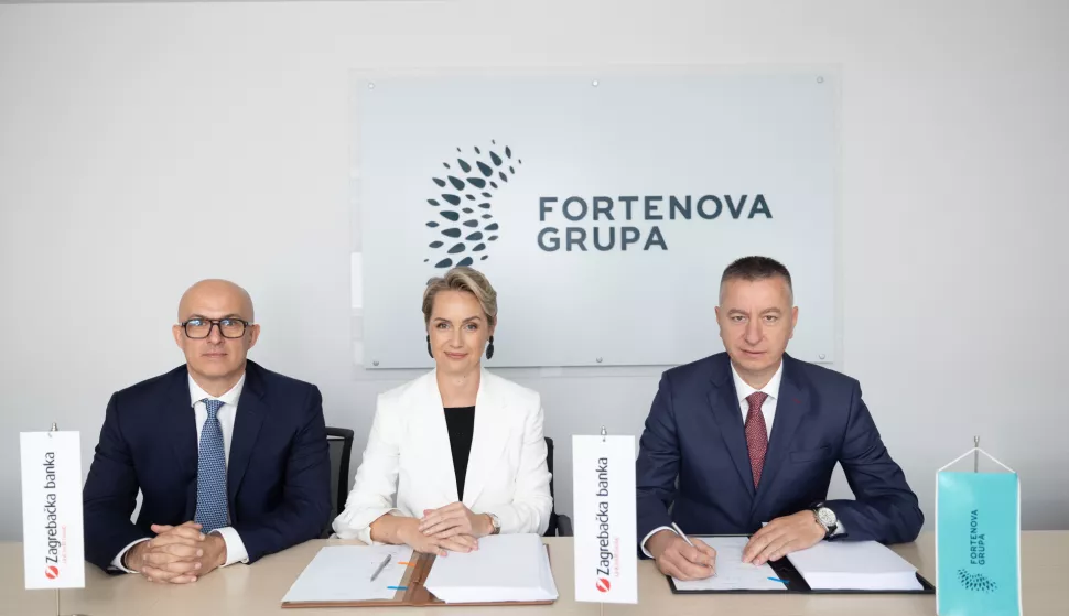 Fortenova grupa je danas potpisala ugovor o refinanciranju postojećeg zaduženjau iznosu od 550 milijuna eura sa Zagrebačkom bankom i UniCredit Group-om.Efektivni datum refinanciranja je 1. listopada 2025.