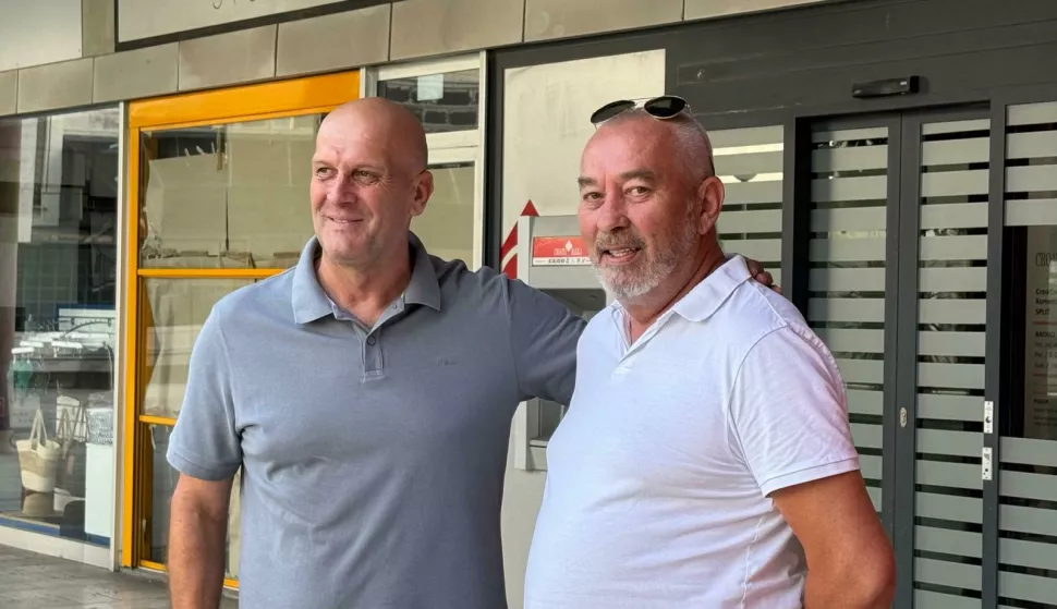 Predsjednik Kluba zastupnika Domovinskog pokreta Ivica Kukavica nakonferenciji za medije pojasnio je kako Domovinski pokret stoji izatrojezičnih plakata s porukom "Želiš raditi u Hrvatskoj? Nauči hrvatskijezik!", ispisanom na hrvatskom, tagaloškom (središnjem filipinskom) inepalskom jeziku, a koji su osvanuli u Zagrebu.