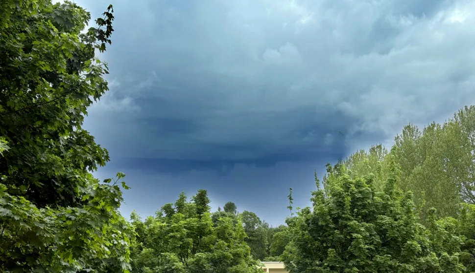 Osijek, 24. 04. 2025., oblaci, nevrijeme, kiša, tuča, vremenska prognoza, naoblaka, nestabilno vrijeme, slobodnjak, slobodnjaciSNIMIO BRUNO JOBST