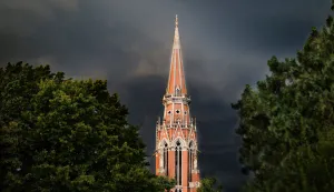 Osijek, 18. 07. 2023, Konkatedrala, promjena vremena, oblak, oblaci, tamno nebo, oluja, slobodnjak, slobodnjaciSNIMIO BRUNO JOBST