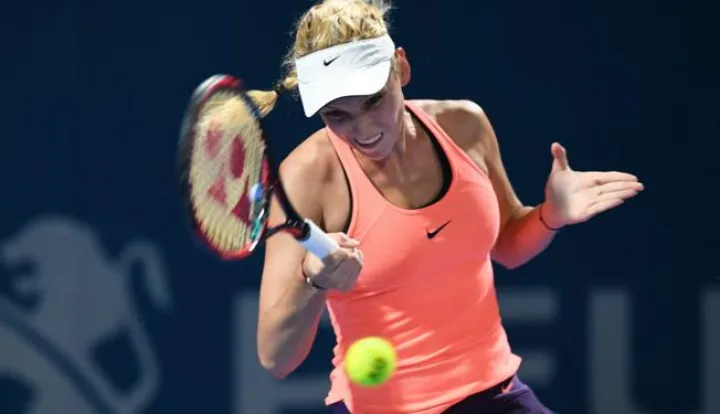 epa05706833 Donna Vekic of Croatia in action against Daria Gavrilova of Australia during their first round match at the Sydney International Tennis Tournament in Sydney, Australia, 09 January 2017. EPA/PAUL MILLER AUSTRALIA AND NEW ZEALAND OUT