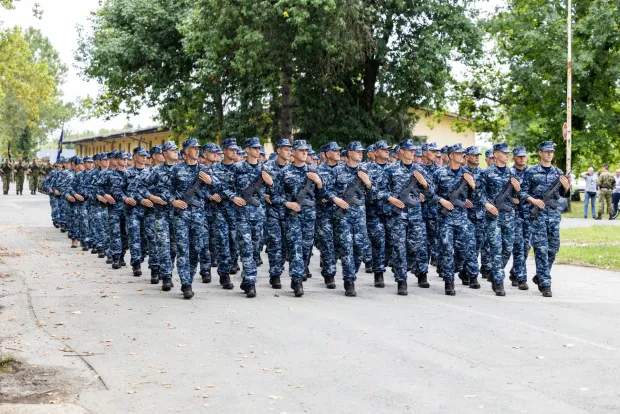 Velika Gorica, 28.7.2025 - Ministar obrane Ivan Anušić, i načelnik Glavnog stožera Oružanih snaga Tihomir Kundid obišli su pripadnike pješačkih postroja Hrvatske vojske uoči mimohoda u Zagrebu.Foto Hina/ Dario GRZELJ/ dag