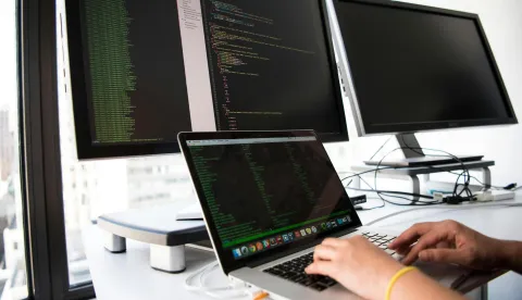 kompjutori ured analiza zviždač