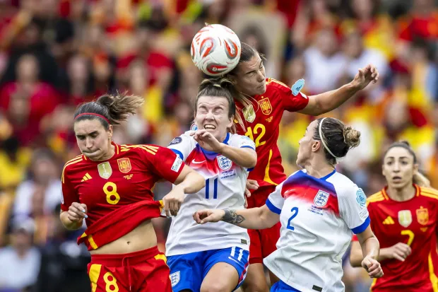 epa12267005 (L-R) Spain's Mariona Caldentey, England's Lauren Hemp, Spain's Patri Guijarro, England's Lucy Bronze, and Spain's Olga Carmona, fight for the ball during the UEFA Women's EURO 2025 final soccer match between England and Spain, in Basel, Switzerland, 27 July 2025. EPA/MICHAEL BUHOLZER