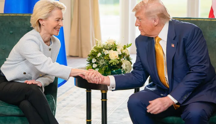 Ursula von der Leyen Donald Trump carinesrpanj 2025