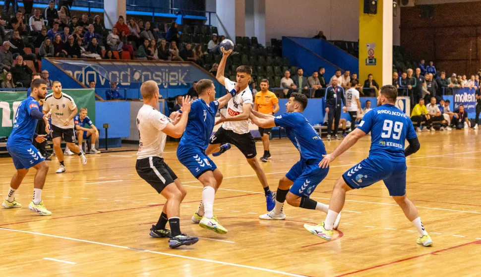 Jakov Ćurak debitirao je u Premijer ligi protiv Zagreba čiji je dres jedno vrijeme nosio njegov otac Vedran