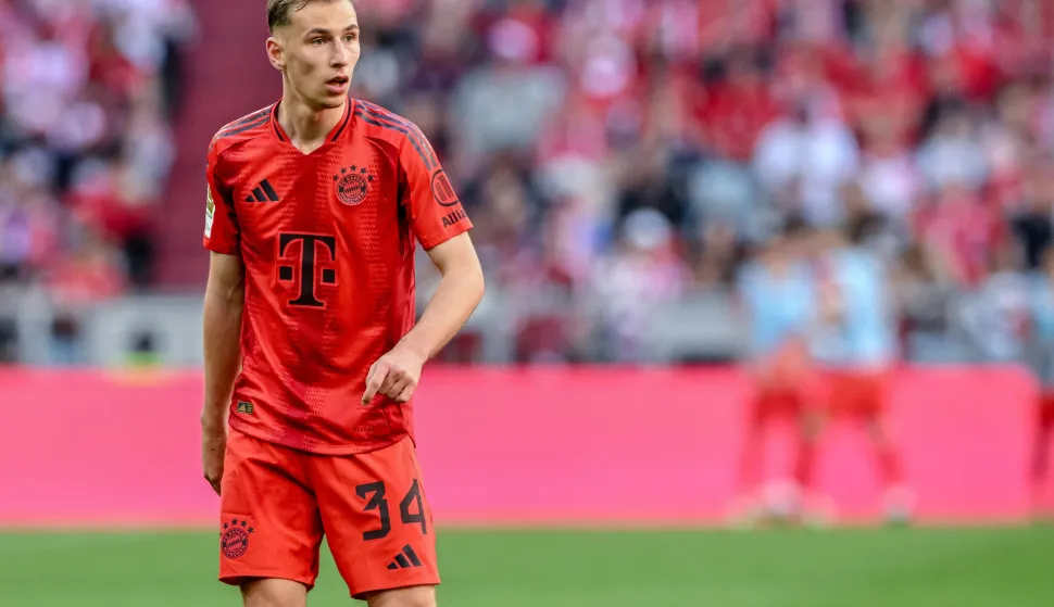 Muenchen, Deutschland, 12.05.24: Lovro Zvonarek (FC Bayern Muenchen) Schaut waehrend des 1.Bundesliga Spiels zwischen dem FC Bayern Muenchen vs VfL Wolfsburg in der Allianz Arena am 12. Mai 2024 in Muenchen, Deutschland. (Foto von Harry Langer/DeFodi Images) Munich, Germany, 12.05.24: Lovro Zvonarek (FC Bayern Muenchen) Looks on during the 1.Bundesliga match between FC Bayern Muenchen vs VfL Wolfsburg at Allianz Arena on May 12, 2024 in Munich, Germany. (Photo by Harry Langer/DeFodi Images) DFB/DFL REGULATIONS PROHIBIT ANY USE OF PHOTOGRAPHS AS IMAGE SEQUENCES AND/OR QUASI-VIDEO. Photo: Harry Langer/DeFodi Images/DEFODI