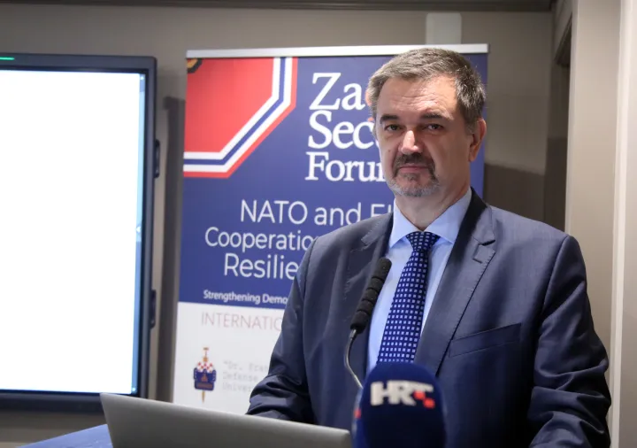 Zagreb, 04.10.2024 - Konferencija za medije Instituta za istraživanje hibridnih sukoba o temama uspostave novog nacionalnog provjeravatelja (fact-checker) informacija iz domena obrane i sigurnosti i 9.Zagrebačkog sigurnosnog foruma. Na fotografiji Gordan Akrap.foto HINA/ Denis CERIĆ /dc