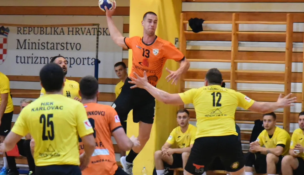 sport...vinkovci...18.09.2021.rukomet; paket 24 premijer liga, liga a; 02. kolo; spacva (narancasti) - karlovac (zuti)- 13 vignjevic markofoto Gordan Panić