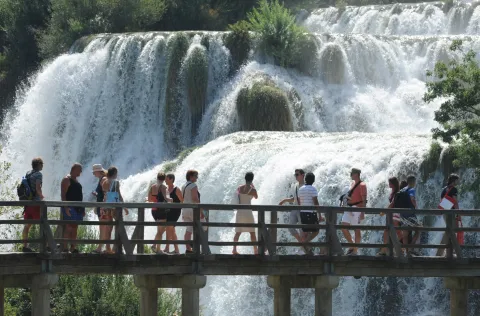 07.08.2013., Nacionalni park Krka - Turisti i lijepe djevojke okupirali su Slapove Krke u potrazi za osvjezenjem od nesnosnih vrucina. Photo: Hrvoje Jelavic/PIXSELL