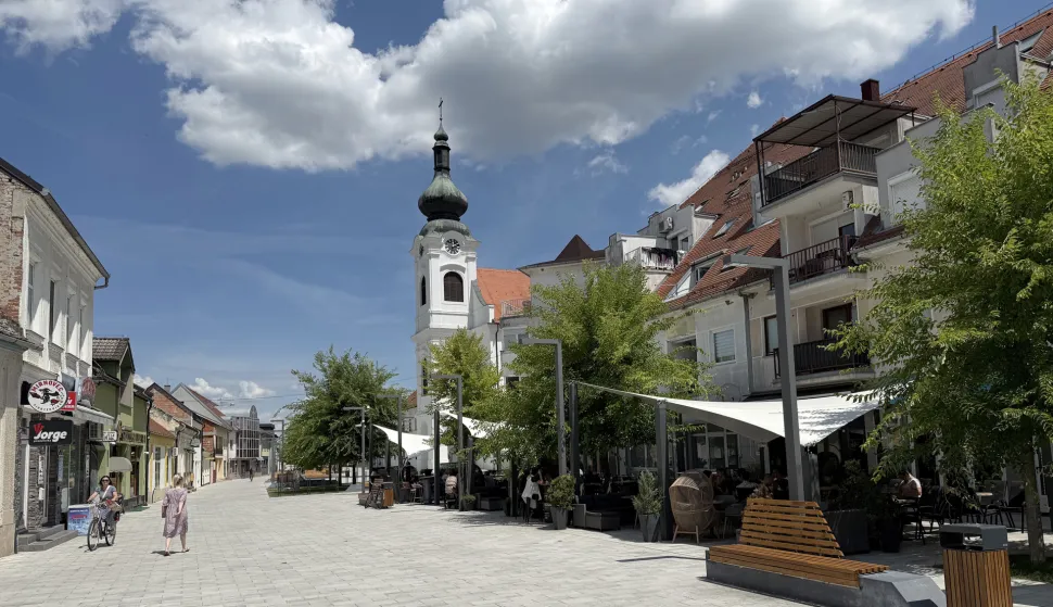 Valpovo, 12. 07. 2025., slobodnjak, slobodnjaci,Valpovo; pješačka zona; ilustracijaSNIMIO BRUNO JOBST
