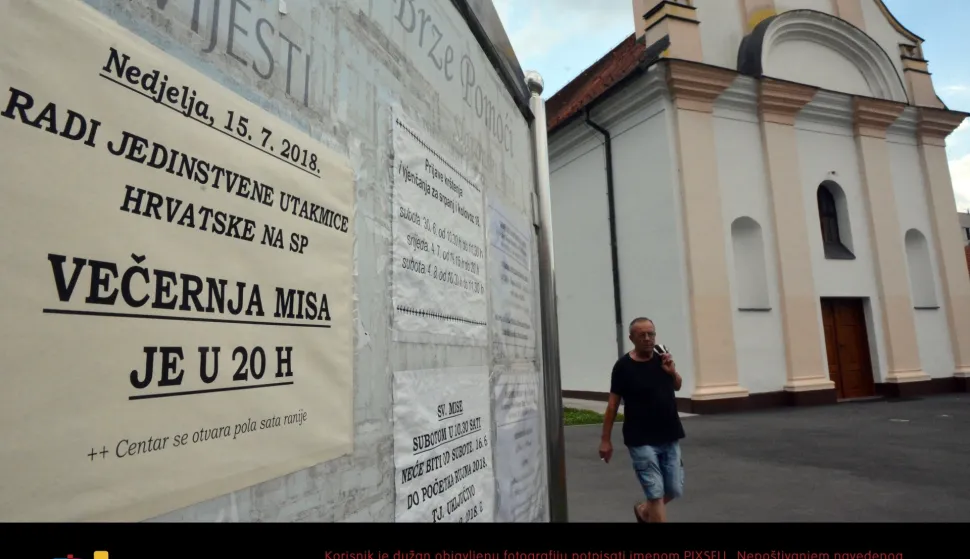 13.07.2018. Slavonski Brod - U zupi Gospe Brze Pomoci zbog nogometne utakmice finala Svjetskog prvenstva u Rusiji izmedju Hrvatske i Francuske svecenik je odgodio nedjeljnu misu te ju pomaknuo na 20 sati.Photo: Ivica Galovic/ PIXSELL
